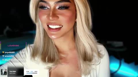 Snapshot of womanofyourdesire_ts chatting on 10/05/25, 06:17 Julia online show from 10/05/25, 06:17
