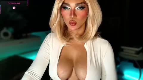 Snapshot of womanofyourdesire_ts chatting on 11/08/25, 03:29 Julia online show from 11/08/25, 03:29