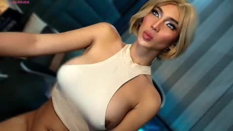 Julia online show from 02/10/26, 02:59