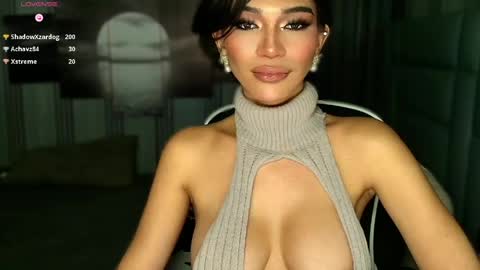 Snapshot of womanofyourdesire_ts chatting on 05/24/26, 06:40 Julia online show from 05/24/26, 06:40