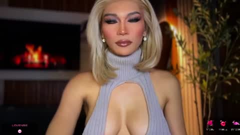 Snapshot of womanofyourdesire_ts chatting on 07/24/26, 03:04 Julia online show from 07/24/26, 03:04