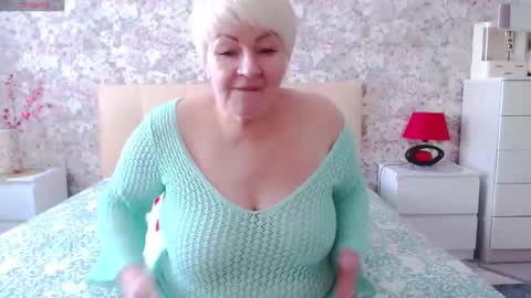 Snapshot of women_pleasures chatting on 02/16/25, 10:21 women_pleasures online show from 02/16/25, 10:21