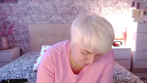 Snapshot of women_pleasures chatting on 02/19/25, 09:17 women_pleasures online show from 02/19/25, 09:17