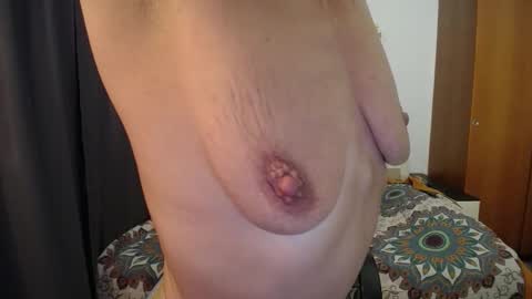 Snapshot of women_pleasures chatting on 09/20/25, 09:27 women_pleasures online show from 09/20/25, 09:27