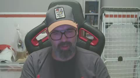 Snapshot of womenizzeer chatting on 12/03/24, 03:44 Adam online show from 12/03/24, 03:44