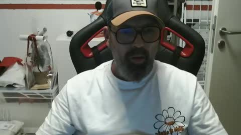 Snapshot of womenizzeer chatting on 12/05/24, 07:16 Adam online show from 12/05/24, 07:16