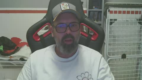 Snapshot of womenizzeer chatting on 12/07/24, 01:03 Adam online show from 12/07/24, 01:03