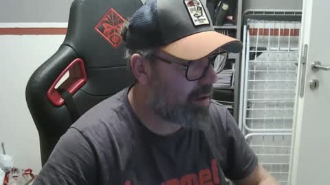 Snapshot of womenizzeer chatting on 02/21/25, 08:29 Adam online show from 02/21/25, 08:29