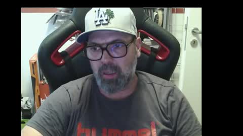 Snapshot of womenizzeer chatting on 09/08/25, 04:28 Adam online show from 09/08/25, 04:28