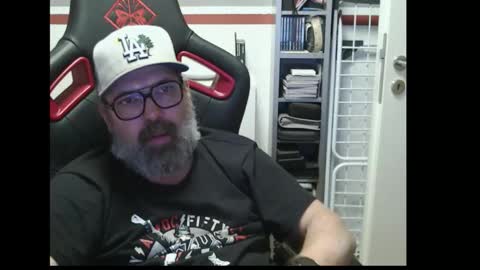 Snapshot of womenizzeer chatting on 10/27/25, 12:15 Adam online show from 10/27/25, 12:15