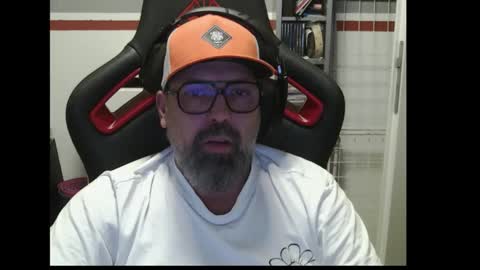 Snapshot of womenizzeer chatting on 11/03/25, 12:02 Adam online show from 11/03/25, 12:02