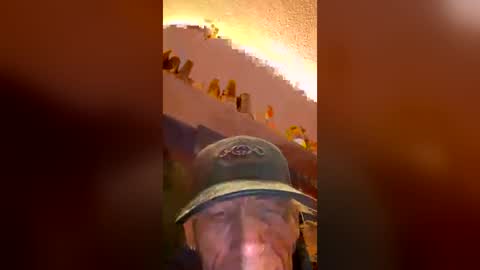 Snapshot of wonderboy3272 chatting on 07/17/26, 12:17 guido online show from 07/17/26, 12:17