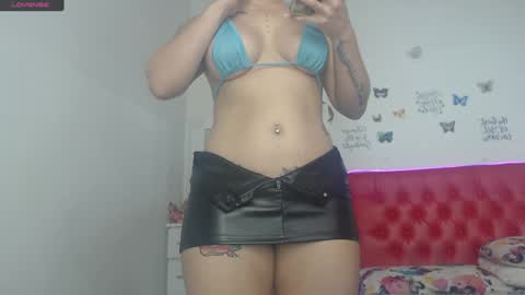 Snapshot of wondercouplexxx chatting on 02/06/25, 08:23 Sofia And Thomas online show from 02/06/25, 08:23