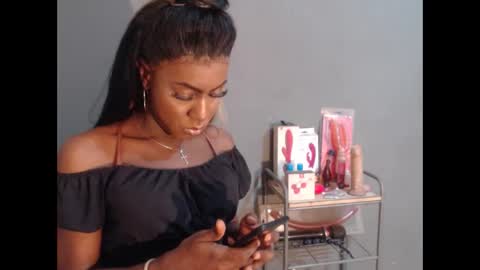 SHENIEL RODRIGUEZ online show from 05/13/26, 05:05