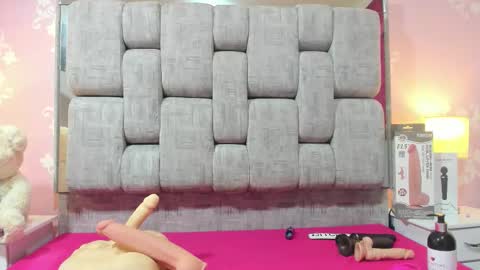 Snapshot of wonderkloe_ chatting on 11/16/25, 07:30 wonderkloe_ online show from 11/16/25, 07:30