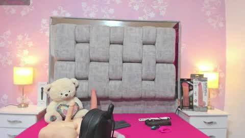 Snapshot of wonderkloe_ chatting on 12/02/25, 07:42 wonderkloe_ online show from 12/02/25, 07:42