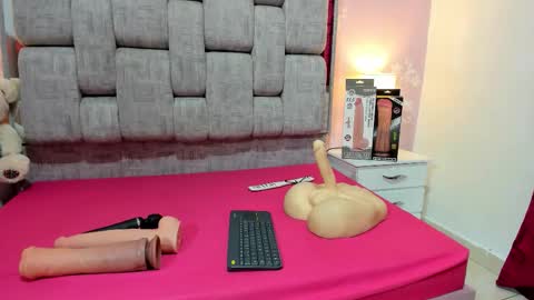 Snapshot of wonderkloe_ chatting on 12/14/25, 07:29 wonderkloe_ online show from 12/14/25, 07:29