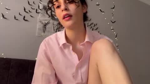 Stia online show from 10/28/25, 05:33