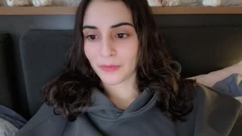 Stia online show from 12/19/25, 05:47