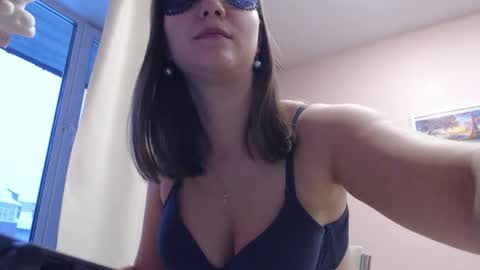 Snapshot of woodland_peony chatting on 12/22/25, 03:03 Woodland Peony online show from 12/22/25, 03:03