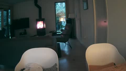 Snapshot of woodwurm chatting on 01/20/25, 04:01 woodwurm and Snoeske online show from 01/20/25, 04:01