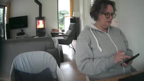 Snapshot of woodwurm chatting on 02/07/25, 01:11 woodwurm and Snoeske online show from 02/07/25, 01:11