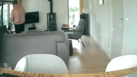 Snapshot of woodwurm chatting on 02/08/25, 12:17 woodwurm and Snoeske online show from 02/08/25, 12:17