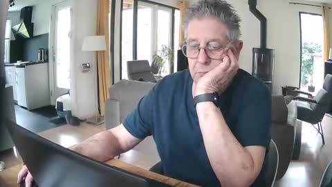 Snapshot of woodwurm chatting on 02/12/25, 12:22 woodwurm and Snoeske online show from 02/12/25, 12:22