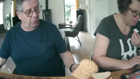 Snapshot of woodwurm chatting on 02/24/25, 12:05 woodwurm and Snoeske online show from 02/24/25, 12:05
