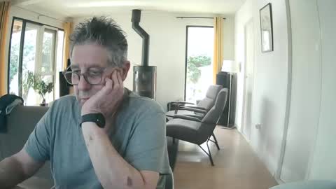 Snapshot of woodwurm chatting on 02/26/25, 01:41 woodwurm and Snoeske online show from 02/26/25, 01:41