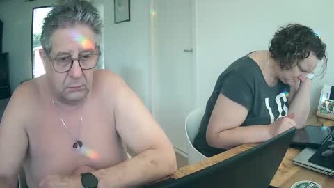 Snapshot of woodwurm chatting on 03/05/25, 12:33 woodwurm and Snoeske online show from 03/05/25, 12:33