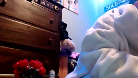 Snapshot of woofwolfxix chatting on 10/29/25, 06:15 woofwolfxix online show from 10/29/25, 06:15