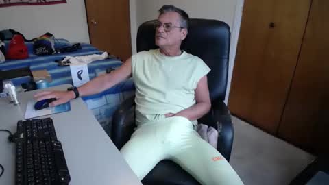 Snapshot of worldlarge chatting on 01/05/25, 01:36 Large one online show from 01/05/25, 01:36