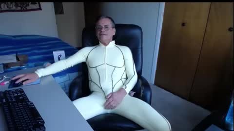 Snapshot of worldlarge chatting on 10/12/25, 12:37 Large one online show from 10/12/25, 12:37