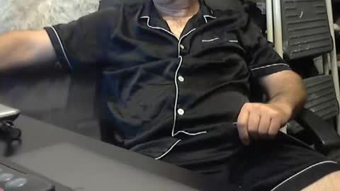 Snapshot of worldpolo1 chatting on 11/04/25, 03:27 Matt online show from 11/04/25, 03:27