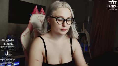 Snapshot of wounded_goddess chatting on 10/10/25, 05:01 Goddess Sophy online show from 10/10/25, 05:01