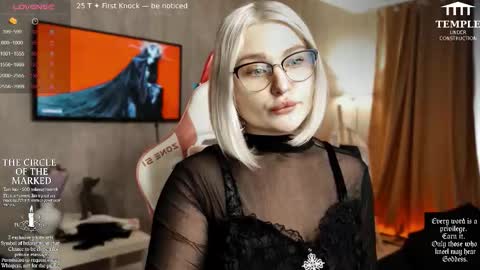 Snapshot of wounded_goddess chatting on 10/14/25, 07:42 Goddess Sophy online show from 10/14/25, 07:42