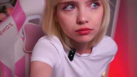 Snapshot of wow_angel chatting on 05/16/26, 05:37 wow_angel online show from 05/16/26, 05:37