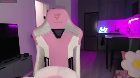 Emi online show from 11/26/25, 04:08