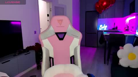 Emi online show from 02/18/26, 04:08