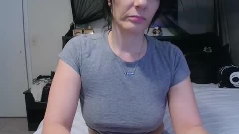 Snapshot of wrenleigh chatting on 04/29/26, 05:11 Crystal Lake online show from 04/29/26, 05:11