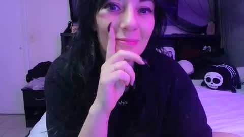 Snapshot of wrenleigh chatting on 05/05/26, 05:26 Crystal Lake online show from 05/05/26, 05:26