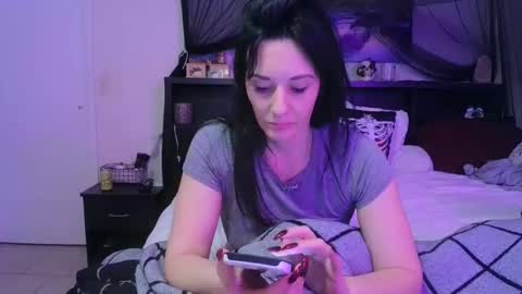 Snapshot of wrenleigh chatting on 05/08/26, 08:19 Crystal Lake online show from 05/08/26, 08:19