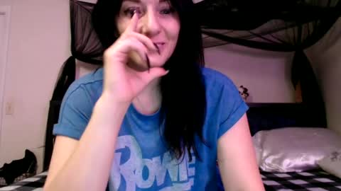 Snapshot of wrenleigh chatting on 06/20/26, 07:55 Crystal Lake online show from 06/20/26, 07:55