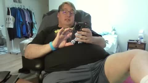 Snapshot of wrensroom chatting on 02/22/25, 08:53 Wren Valentino online show from 02/22/25, 08:53