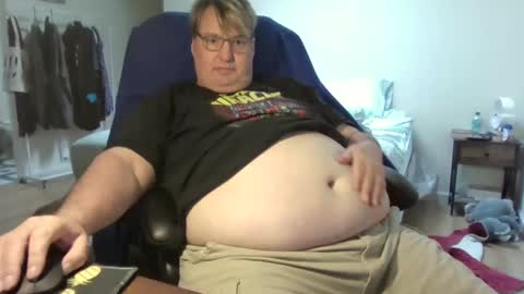 Snapshot of wrensroom chatting on 03/08/25, 11:28 Wren Valentino online show from 03/08/25, 11:28