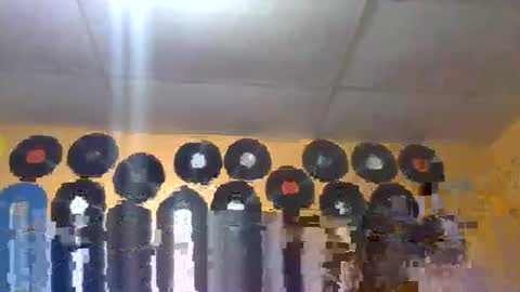 Snapshot of wundrsword33 chatting on 11/14/25, 01:04 BONER DONOR online show from 11/14/25, 01:04