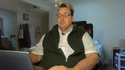 Snapshot of wvalentinox chatting on 12/03/24, 05:45 WValentinoX online show from 12/03/24, 05:45