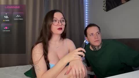 Snapshot of wwow_meow chatting on 12/05/25, 02:14 Eric and Christine 3 online show from 12/05/25, 02:14