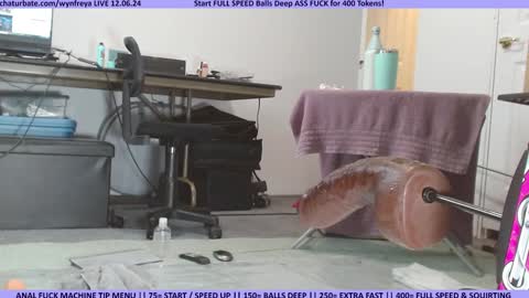 Snapshot of wynfreya chatting on 12/06/24, 03:22 Wyn online show from 12/06/24, 03:22
